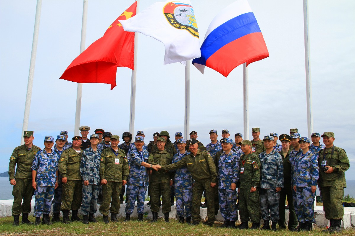 Военно стратегический. Совместные военные учения России и Китая. Российско китайские совместные военные учения 2015. Совместные учения РФ И КНР. Совместные учения армии России и Китая.