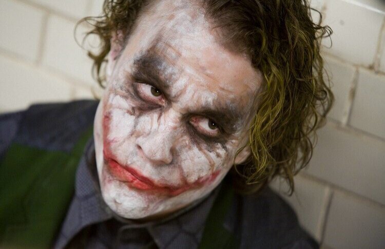 Хит Леджер в роли Джокера в фильме "Тёмный рыцарь"
