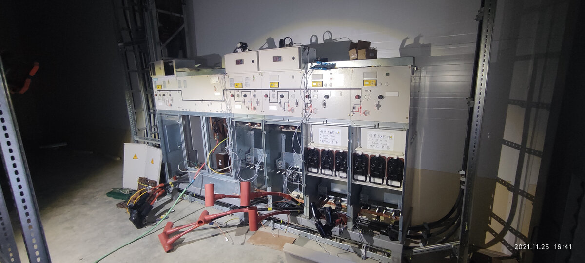 Мною проведена настройка и проверка токовых защит КРУЭ-10 кВ, производста Сименс.