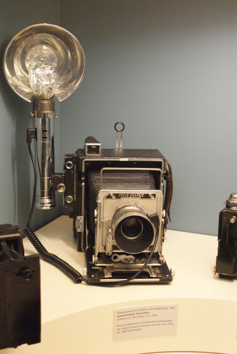 Профессиональная репортерская камера Graflex Speed Graphic Pacemaker 1947 года выпуска . Фотоотдел Немецкого технического музея. 2009 год. Фото автора.