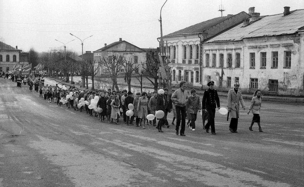 1982 год фото. Город Валдай в 1990. 1982 Фото. Фото 1982 года СССР. Валдай архивные фотографии.