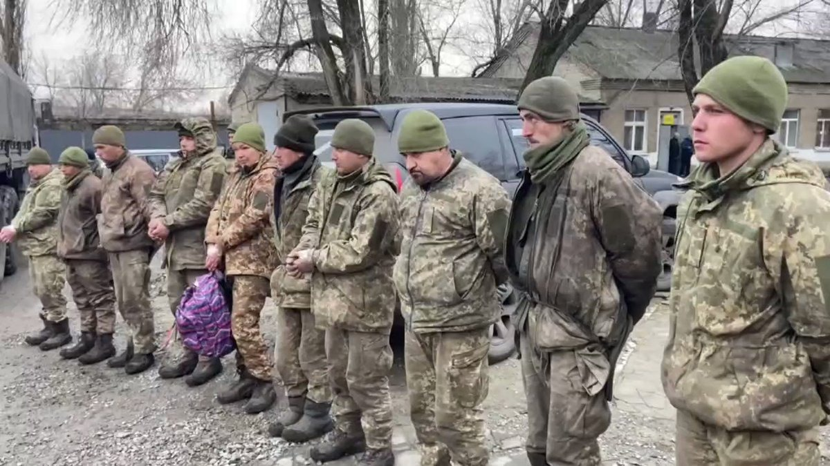 Взвод сдался в плен. Пленные солдаты ВСУ В Донецке. Пленные украинские солдаты 2022. Русские солдаты на Украине.