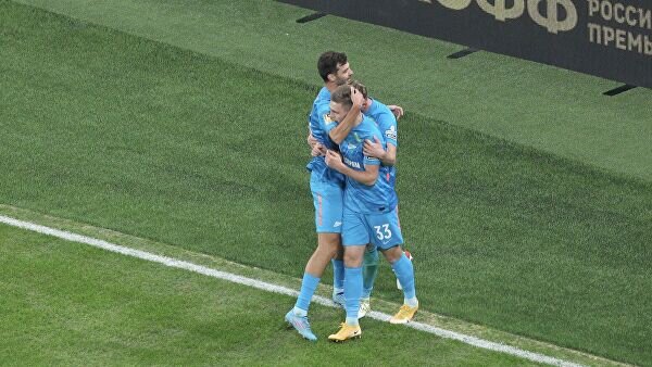    Нападающий "Зенита" Иван Сергеев (на переднем плане)© официальный твиттер ФК "Зенит"