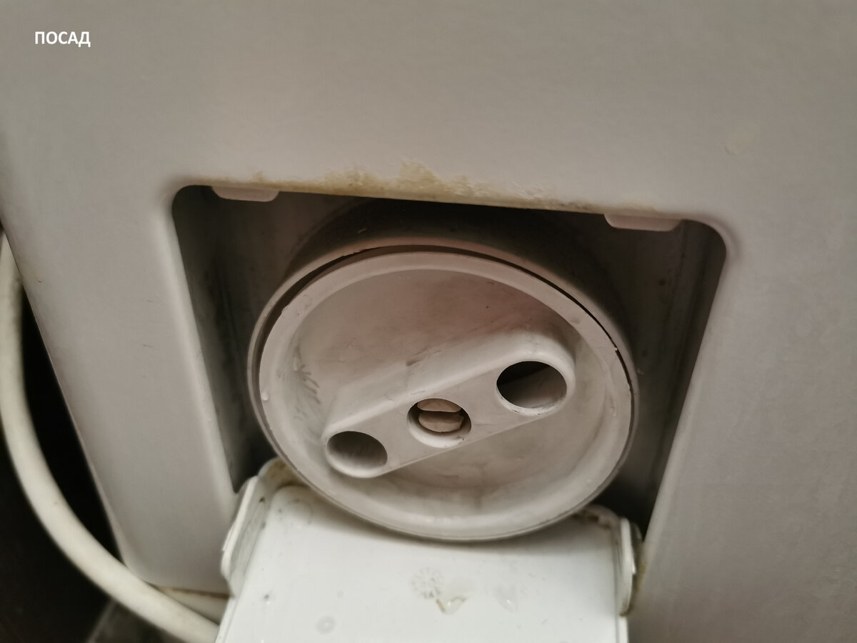 Про эту штуку мы часто забываем. А периодически её нужно обслуживать.