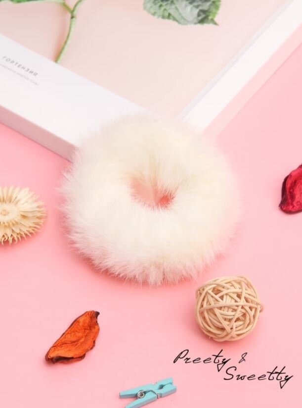 "Пушистые" резинки для волос разных цветов. 