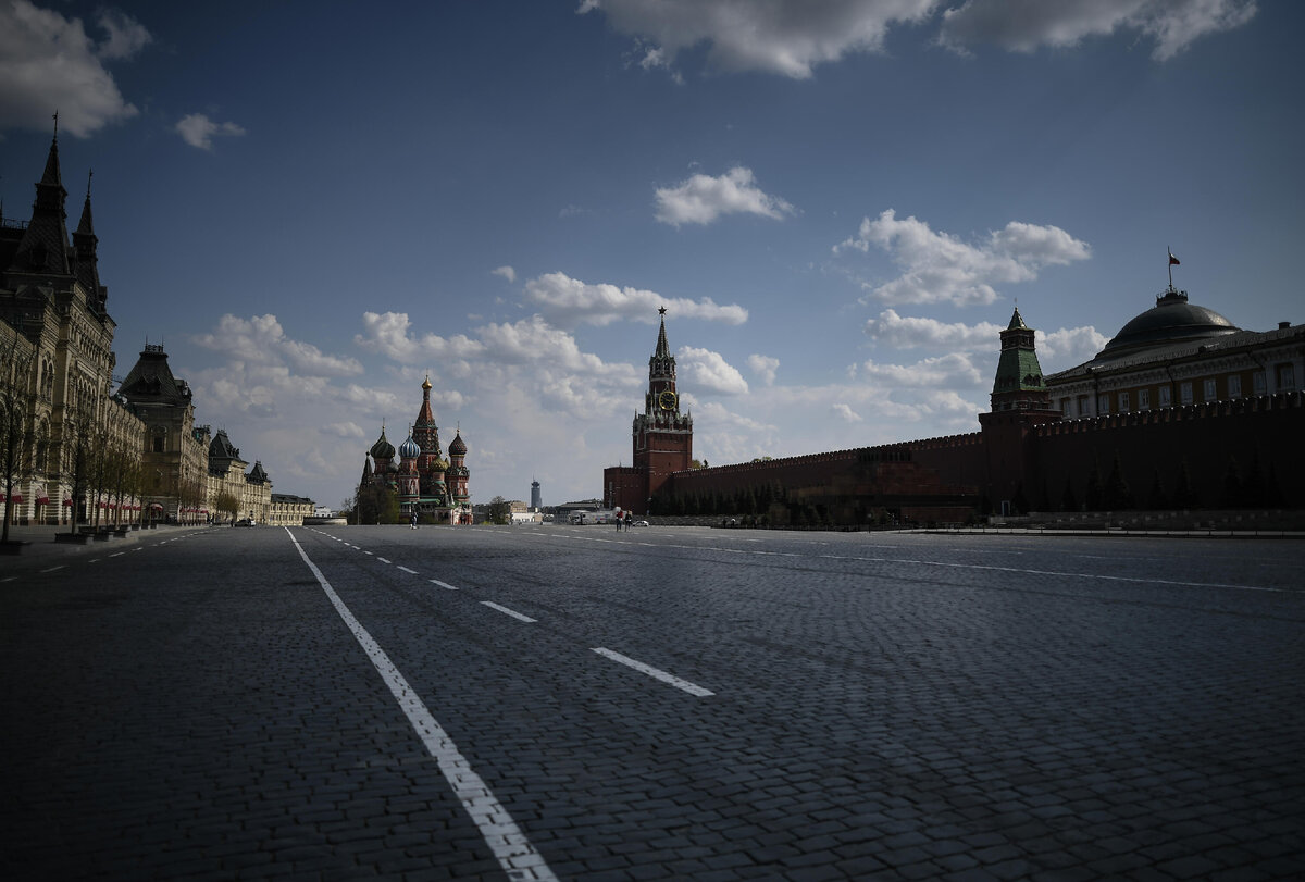 Пустынная Красная площадь в Москве / РИА Новости
