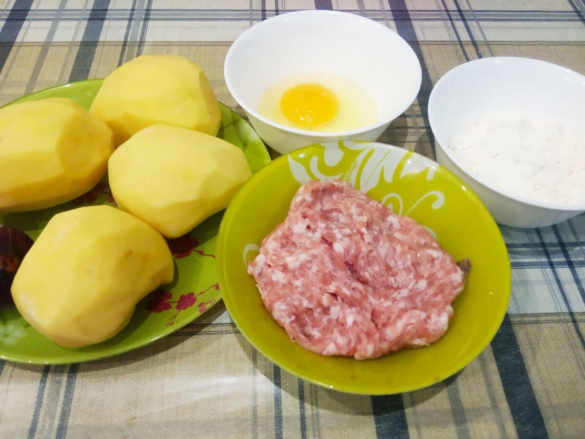 Картофельные оладьи с мясом, ленивые драники