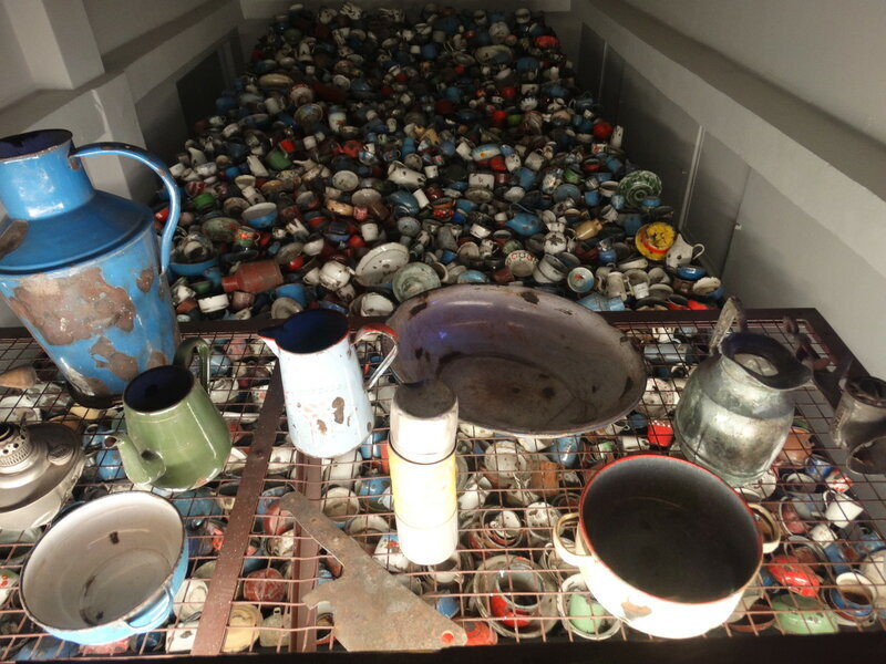 Вещи, оставшиеся от узников. Посуда. Фотографии из личного архива