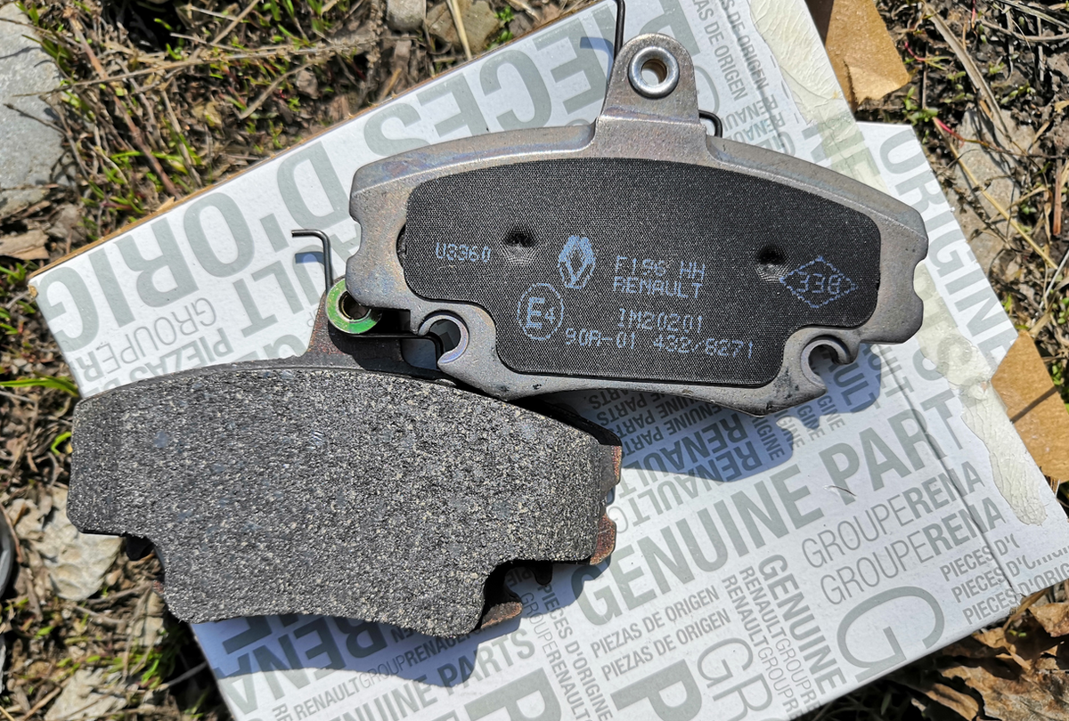 Тормозные колодки 410602192R