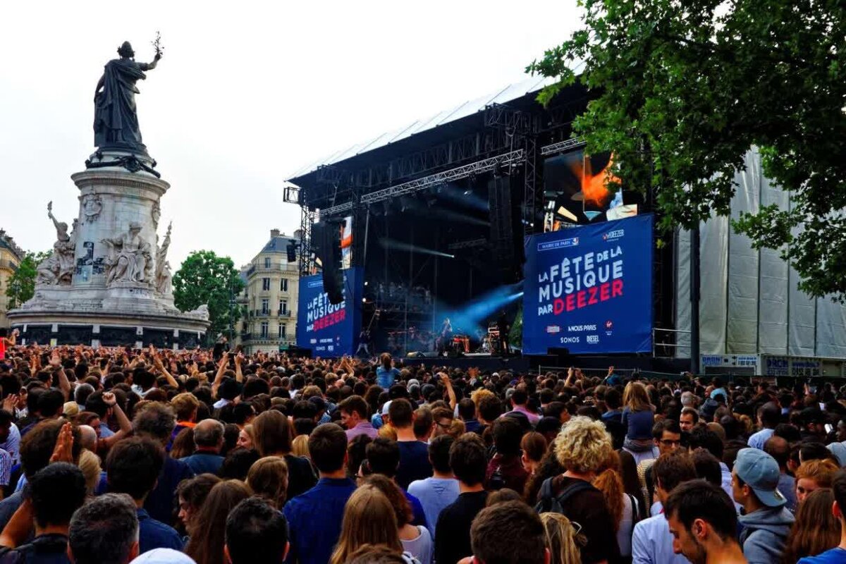 Слушать французов. Fête de la musique во Франции. Музыкальный фестиваль во Франции. Фестиваль в Париже. Концерты во Франции.