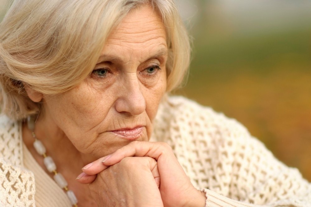 Человек обнаруживает, что он постарел, когда перестает жить надеждами и живет лишь воспоминаниями...