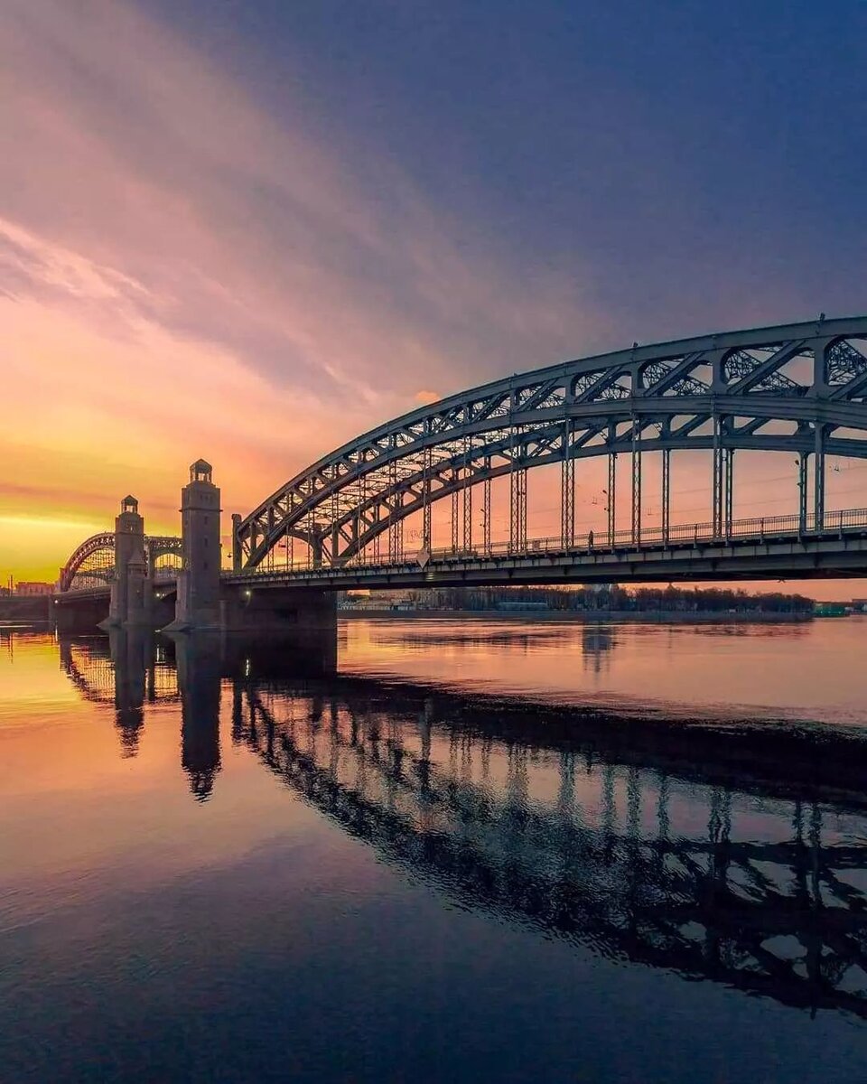 Мост Петра Великого в Санкт Петербурге