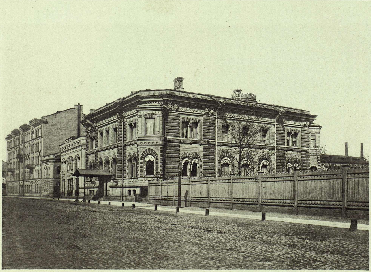 Неизвестный Петербург: бегемотиха Тоня, зрачки-сердце и памятник дождю - Блог из