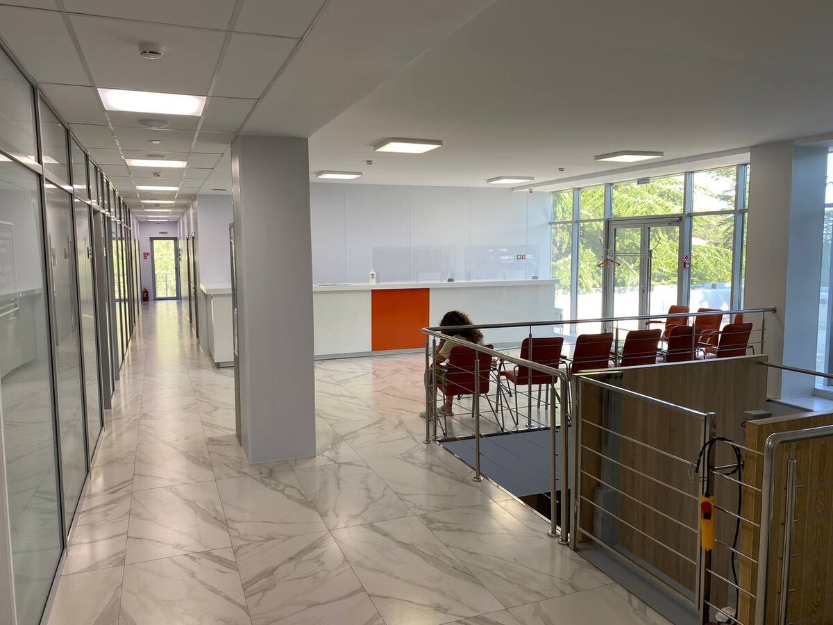 Все новое, нигде нет ни царапины. 