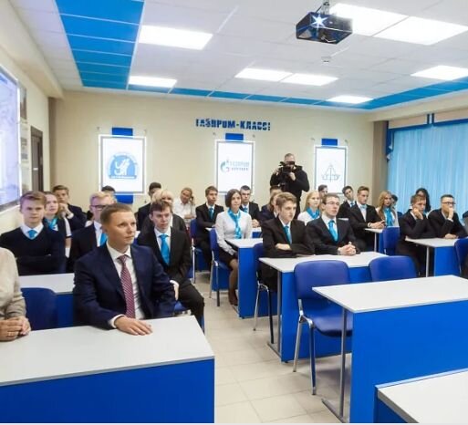 Так теперь выглядит одна из аудиторий лицея. В ней занимается Газпром-класс. 