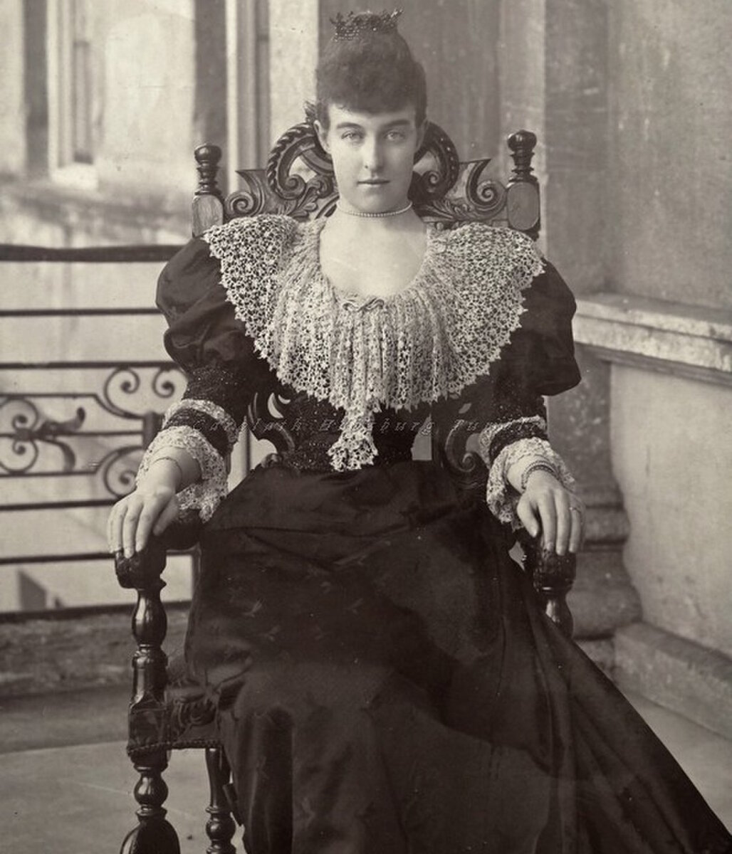 Елена Орлеанская, герцогиня Аостская, конец 1890-х годов