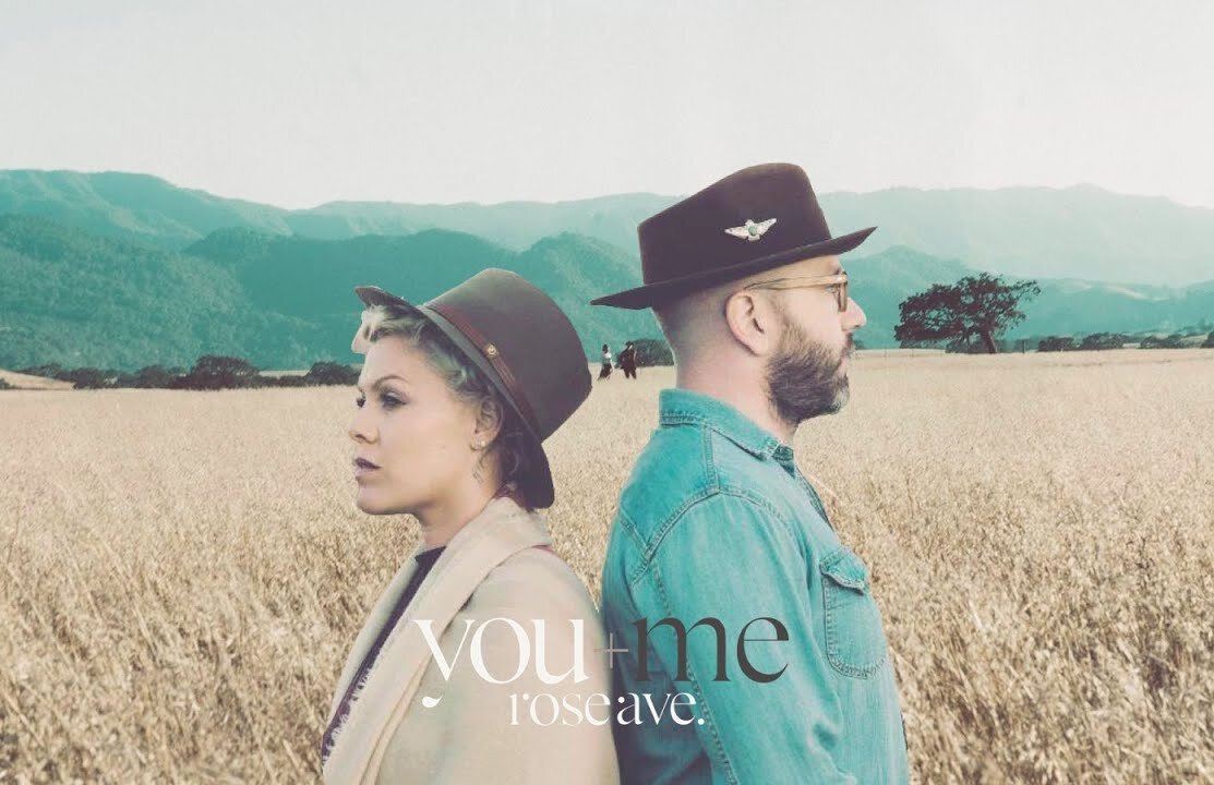 Дуэт You+Me (You Plus Me) на рекламном постере к выходу альбома roseave. (2014).