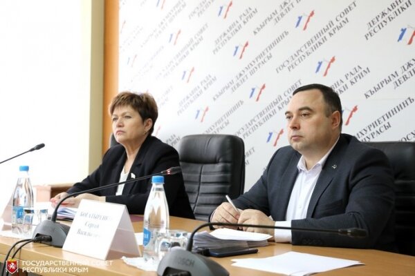 А. Пономаренко и С. Богатыренко (фото: пресс-служба ГС РК)