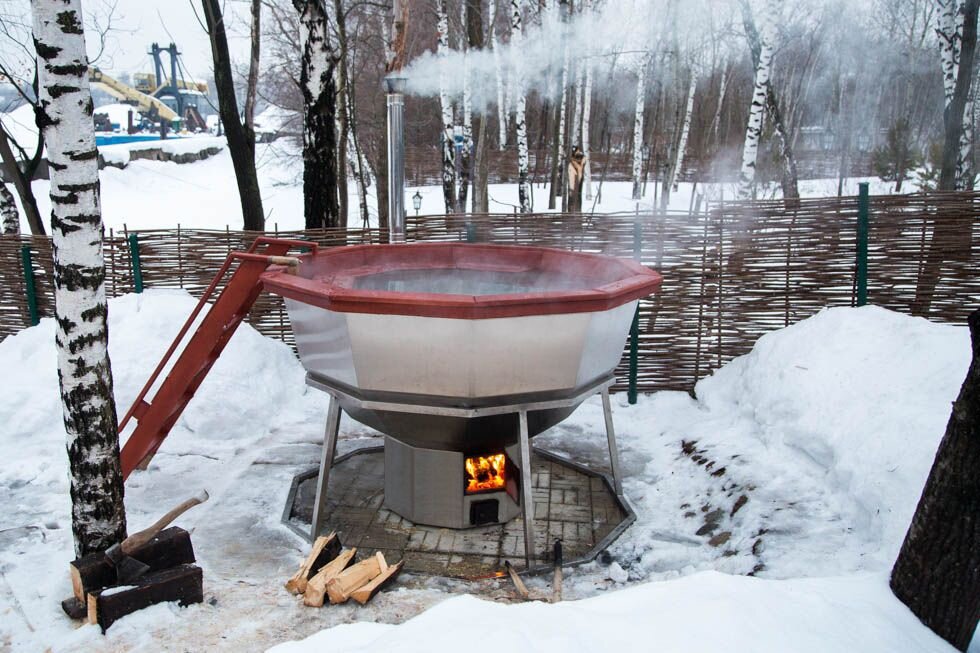Чан на подставке из нержавеющей стали