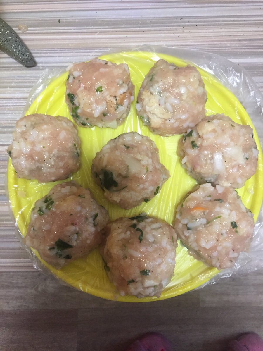 Тефтели, буду тушить в томатном соусе. Получилось побольше, чем на фото