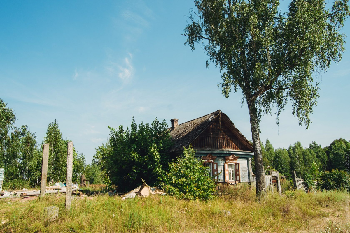 Заброшенный дом в деревне Добрынь