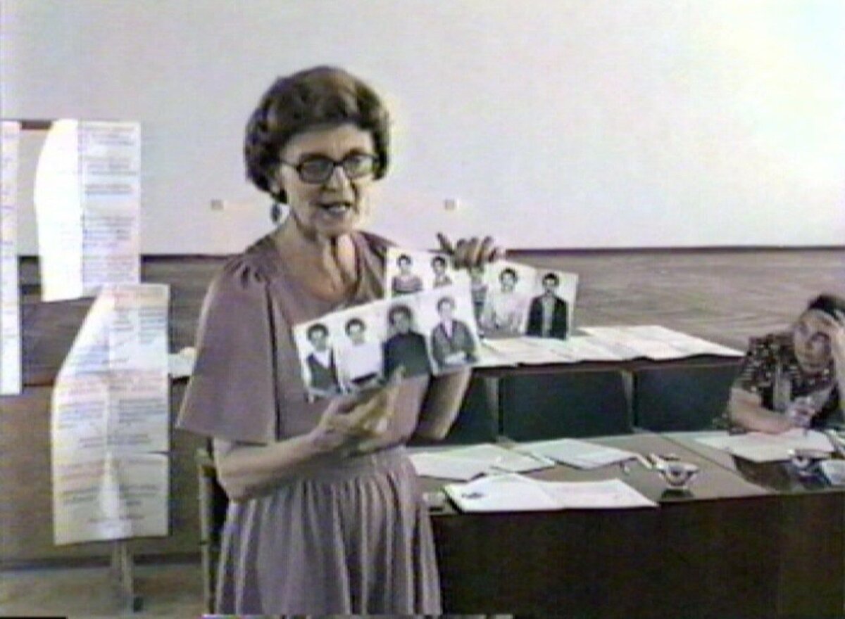 антонина янгель караганда. у нас тут своя атмосфера мем. мемы про сектантов. сектанты в россии. собрание секты.