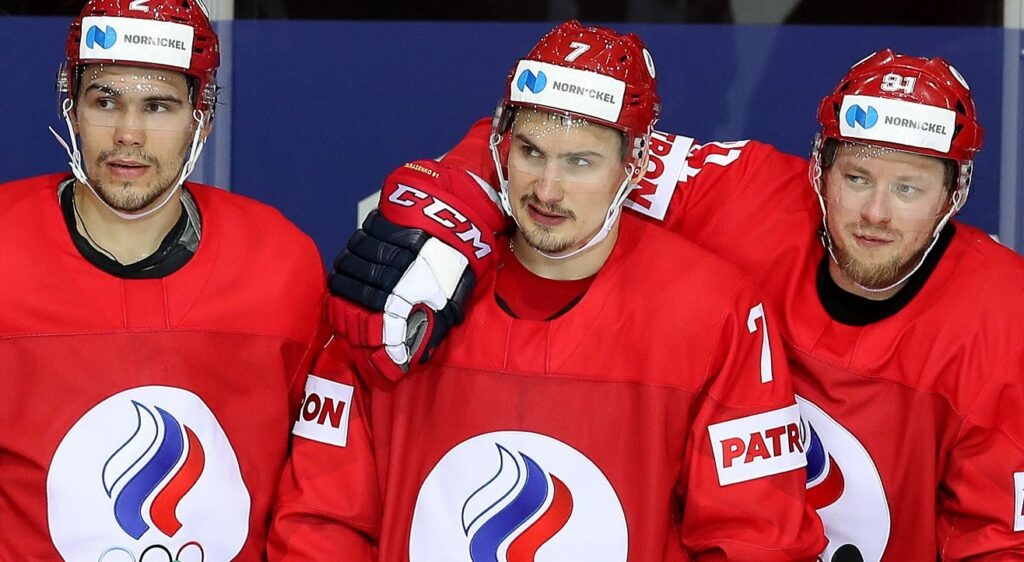 В ходе турнира сборная России получила мощнейшее подкрепление в лице Дмитрия Орлова (в центре) и Владимира Тарасенко (справа). Фото: ФХР