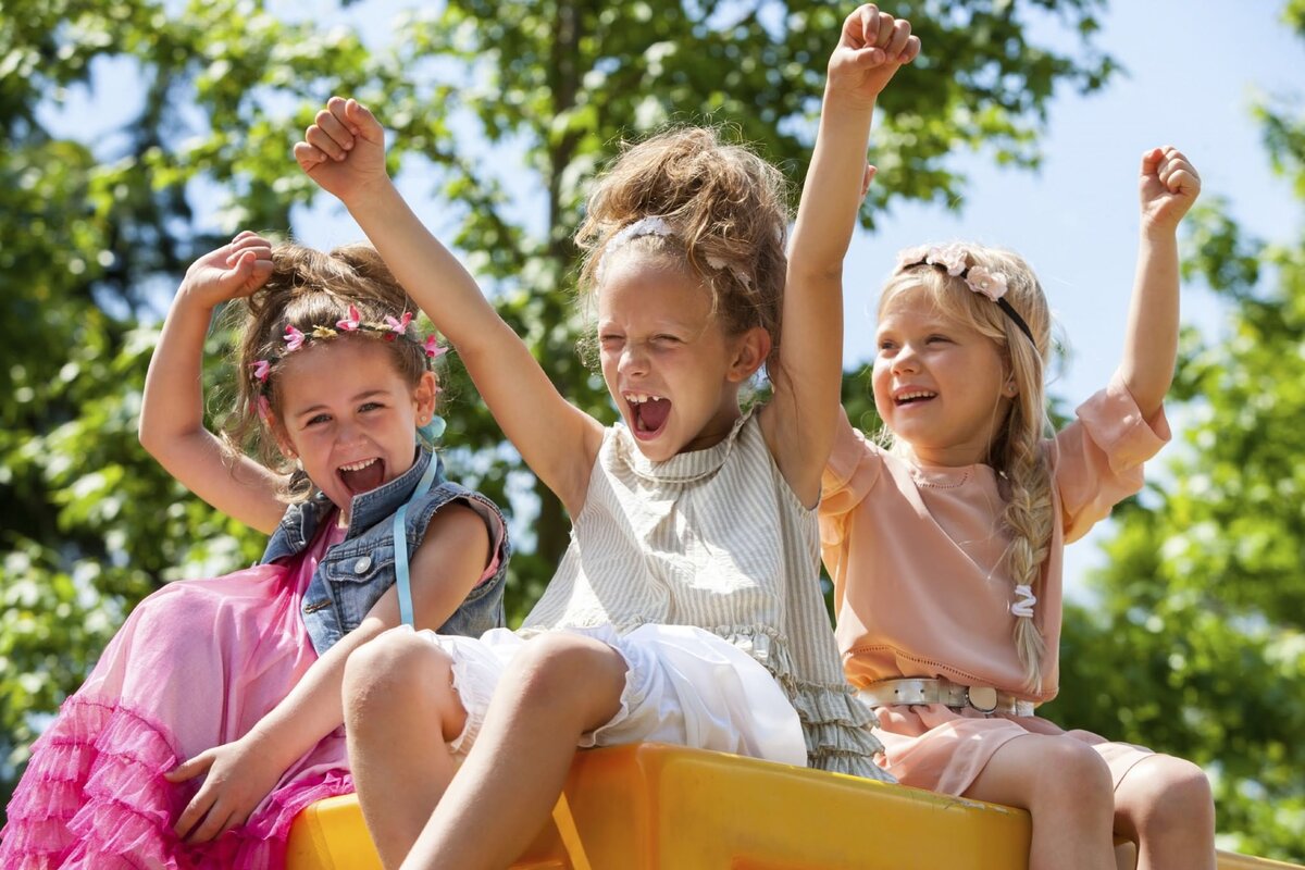 Радостные дети - счастье для родителей. Фото с просторов интернета.