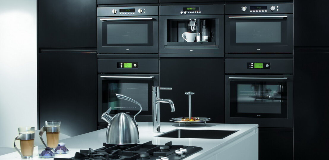 Современный комплект встраиваемой техники с сенсорным и механическим управлением