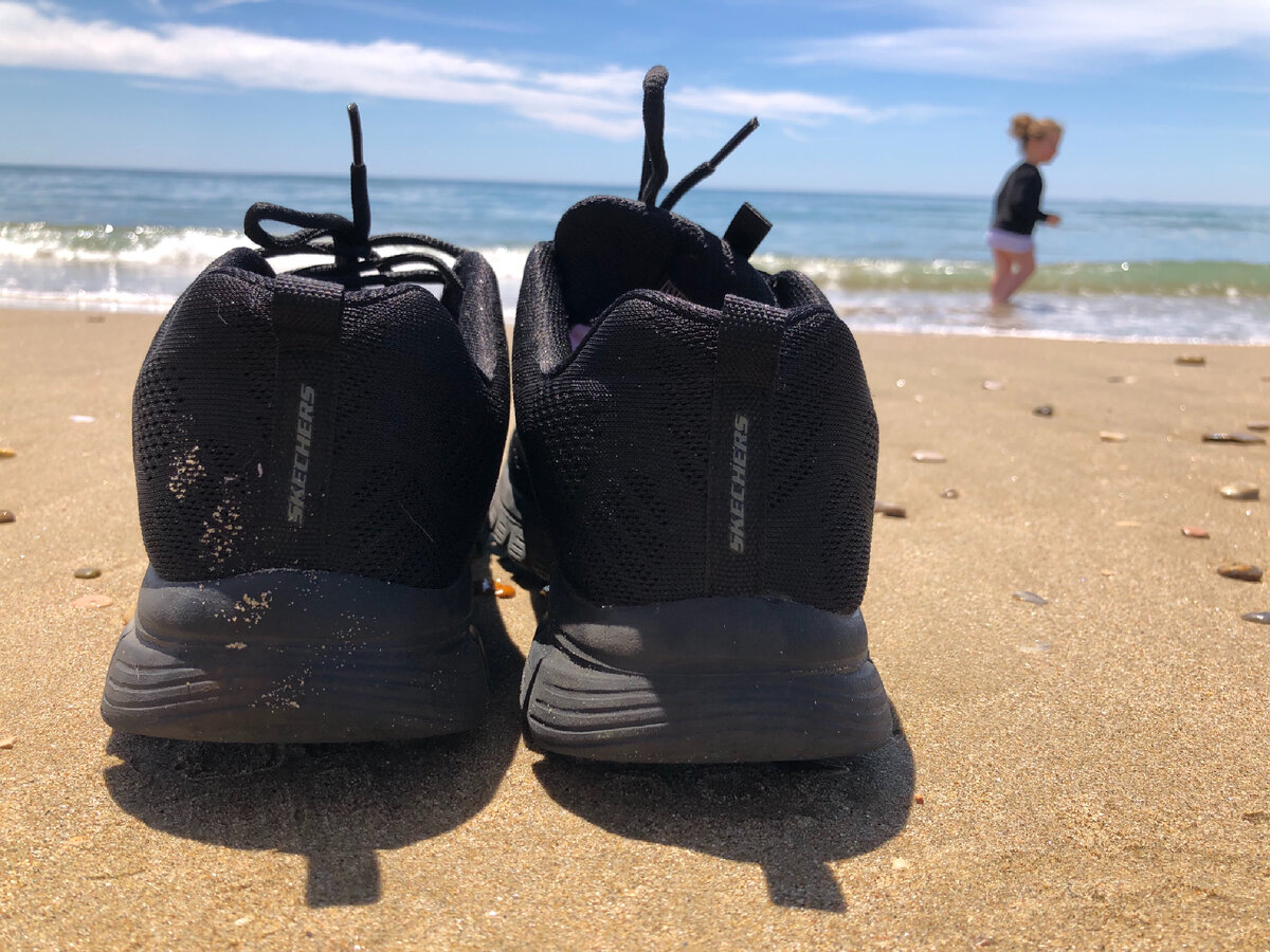 Тогда мне хотелось выйти из класса и убежать к морю