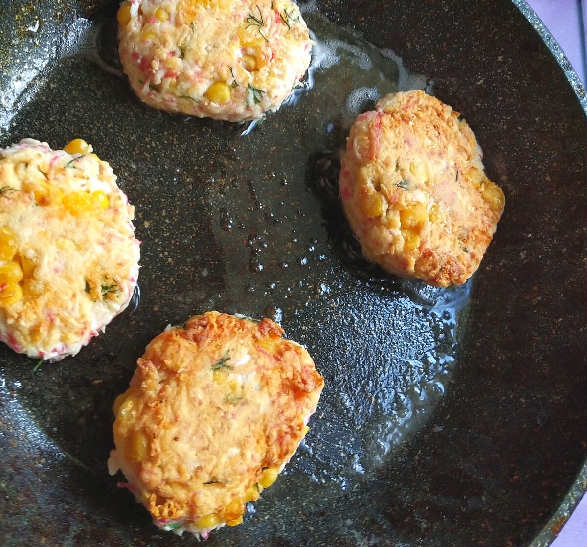 Беру банку консервированной кукурузы, крабовое мясо, яйцо и за 20 минут  готовлю вкусный ужин | Алина Калинина Простые рецепты | Дзен