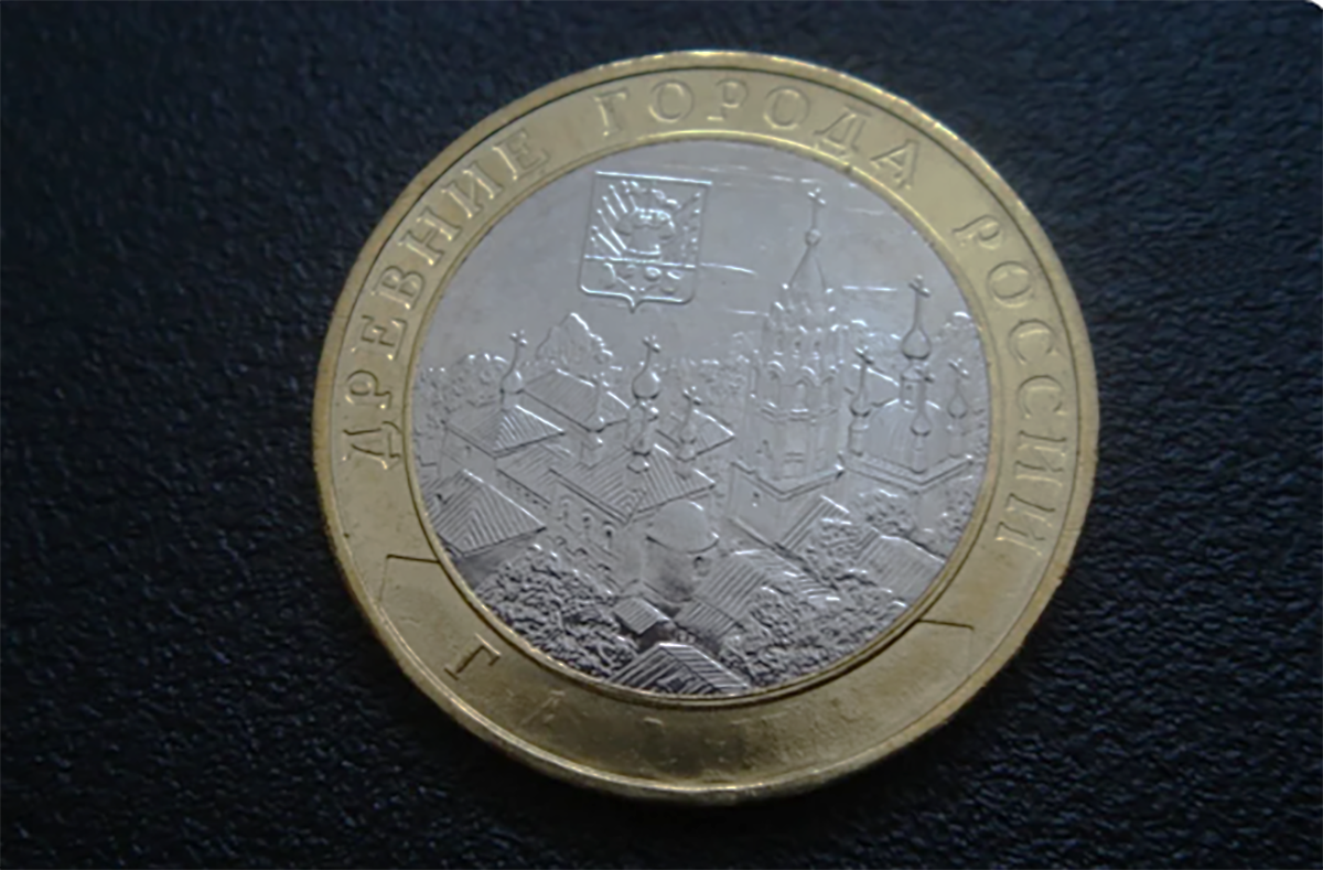 сотри с монетой. рука держит кувшин. за сколько стирается монета. изображение лотерейного билета. сотри с монетой.