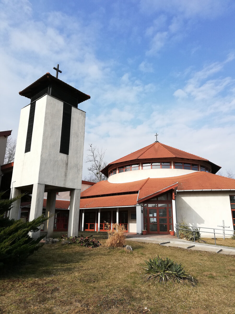 Необычная форма церкви