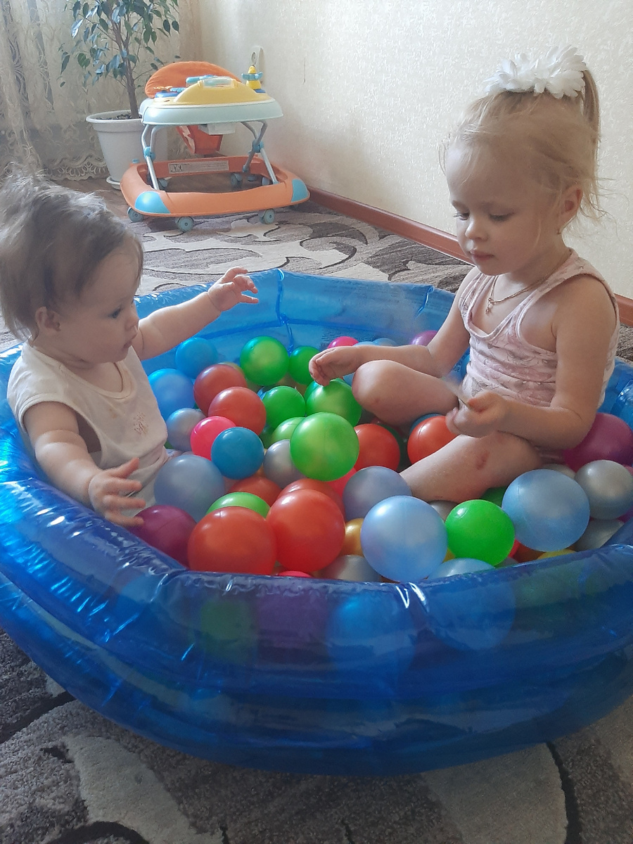 Играют