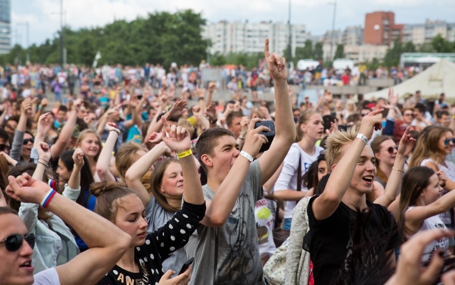 Где социальная дистанция?