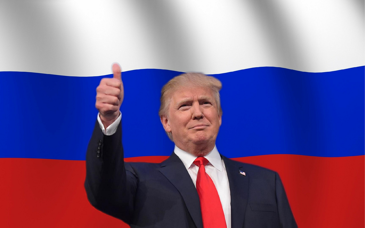 Трамп на фоне флага. Трамп на фоне российского флага.