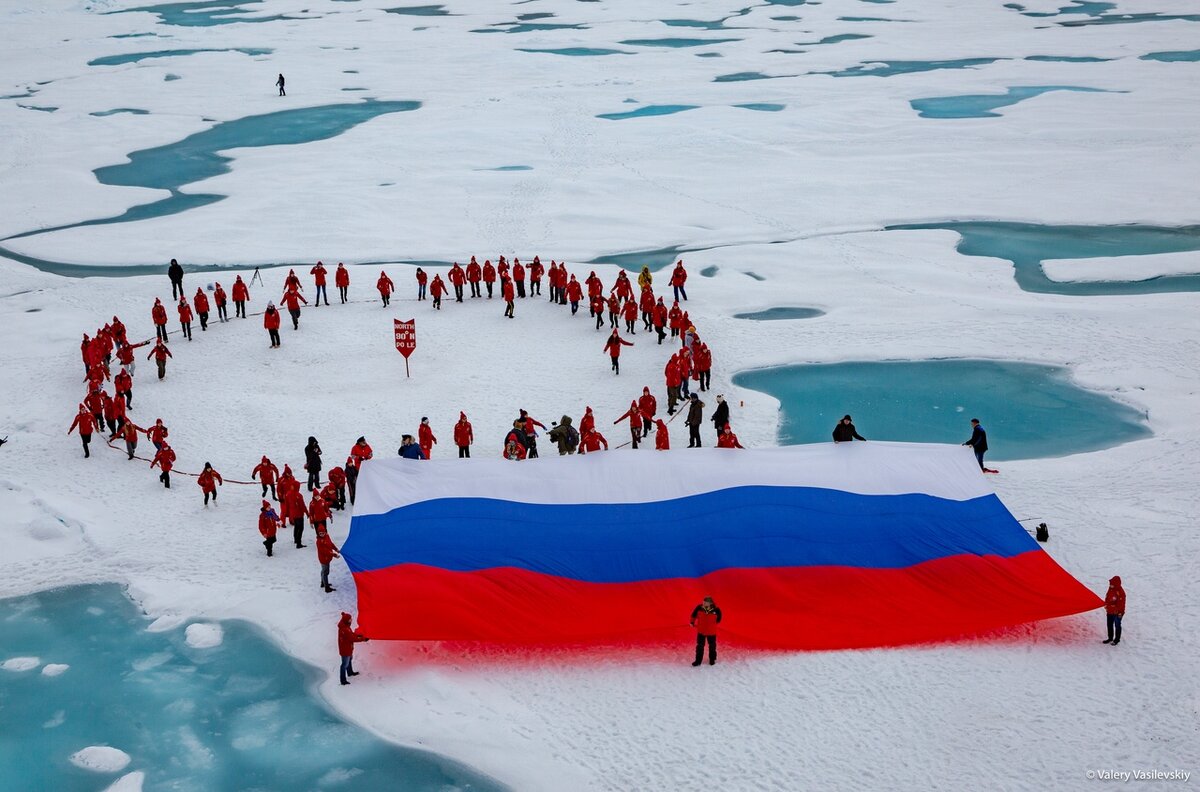 Северный полюс перемещается на территорию России и может стать ее частью