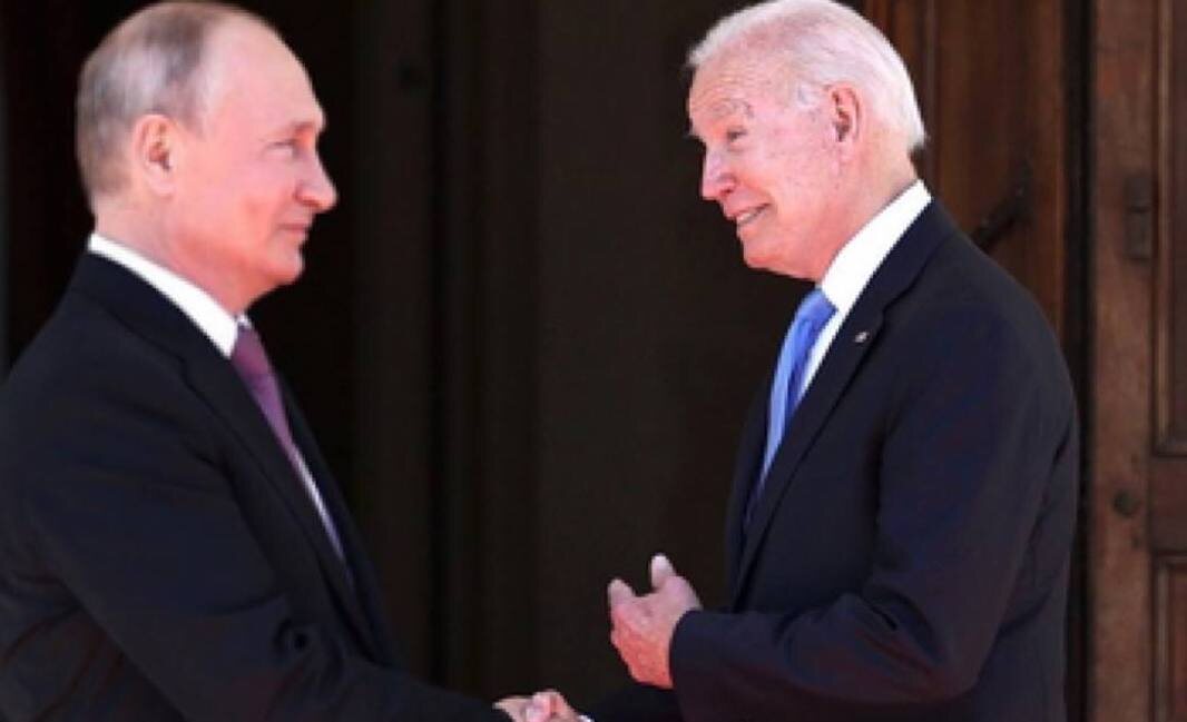 Ужимки Байдена и уверенность Путина.