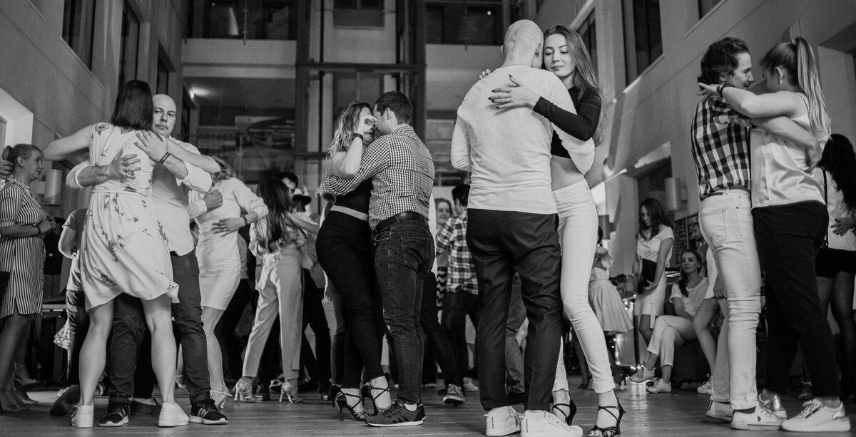 Сальса и бачата являются самыми популярными латиноамериканскими танцами. Эти направления всегда востребованы на различных танцевальных вечеринках.