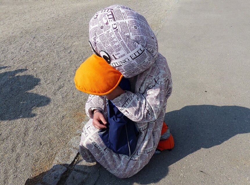 Или даже вот такой ростовой куклой! (из сети)