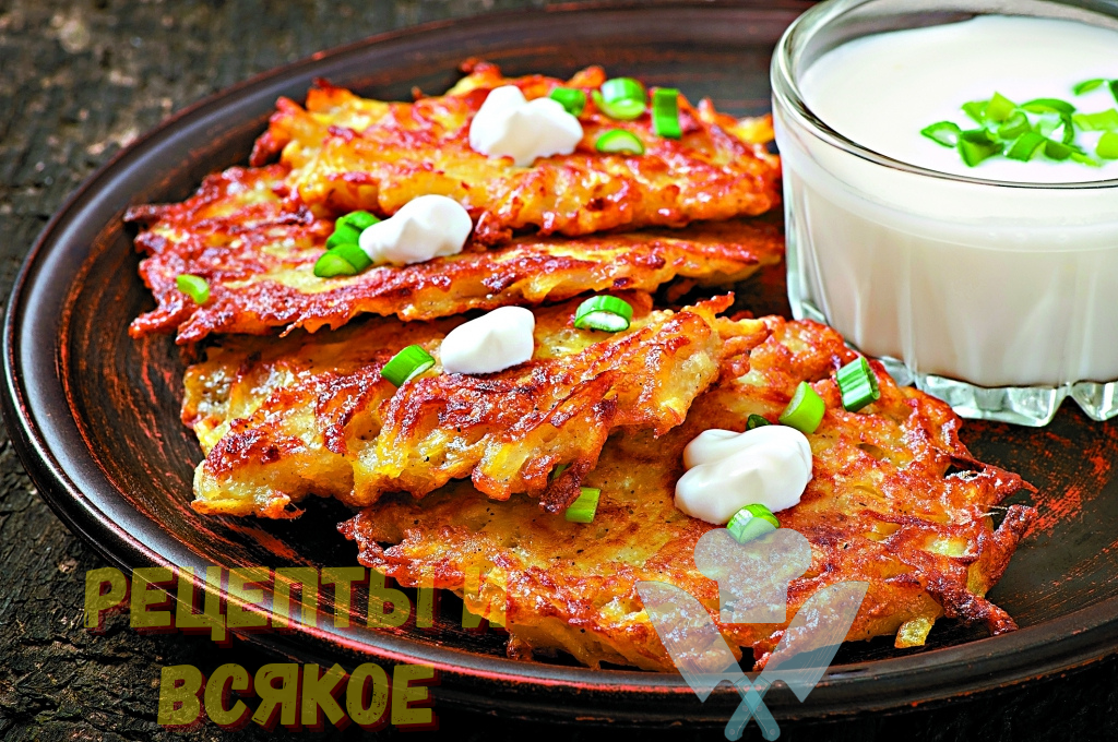 Ингредиенты: - 400 гр картофеля
- 1 шт яйцо куриное
- 1 шт репчатый лук
- 100 мл растительного масла
- 15 гр муки
- Соль/перец по вкусу