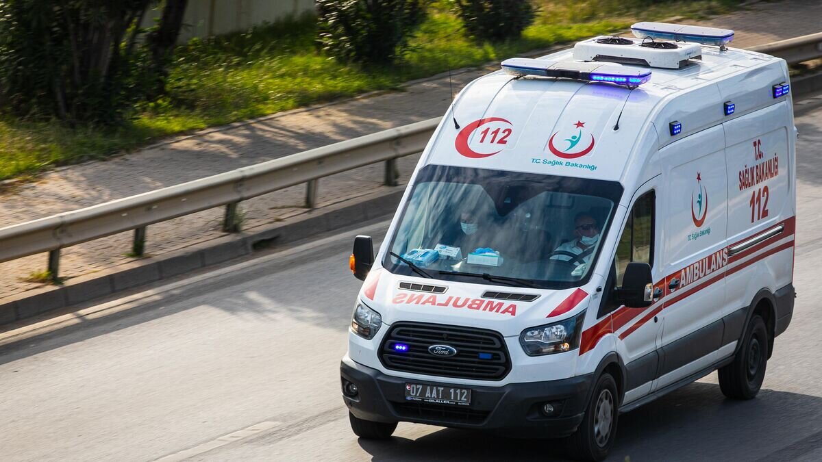    Автомобиль скорой помощи в Турции© Depositphotos.com / everyonensk