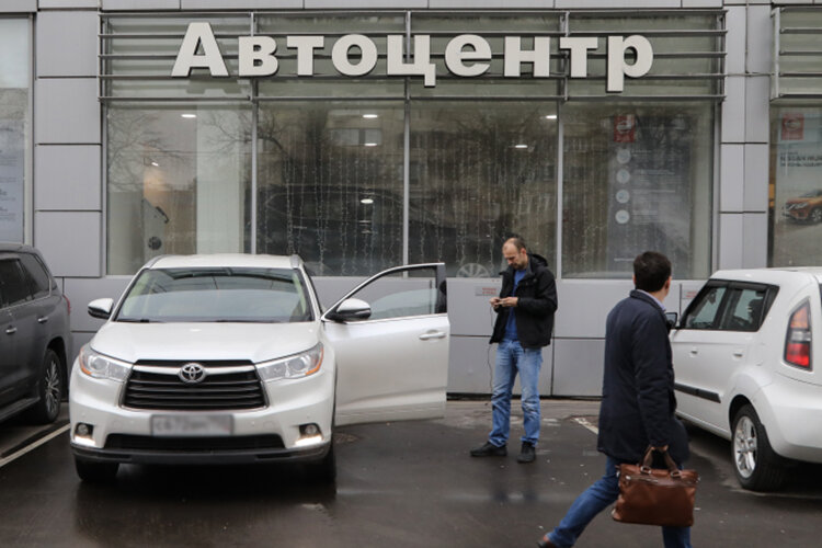    По данным аналитического агентства «Автостат», за январь – ноябрь 2022-го продажи новых автомобилей в Татарстане в годовом выражении рухнули на 58% до 22,9 тыс. машин