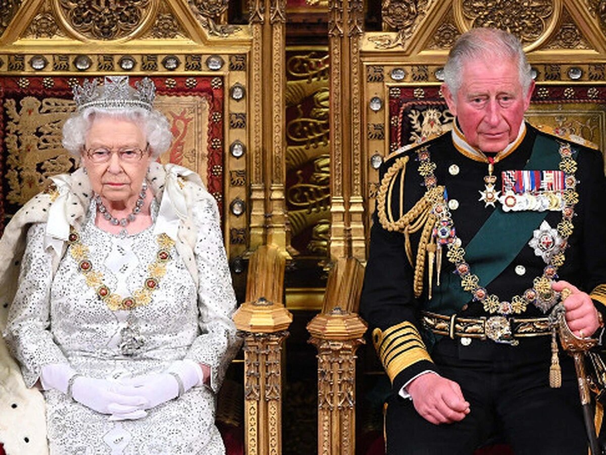 Елизавета II и наследный принц Чарльз.