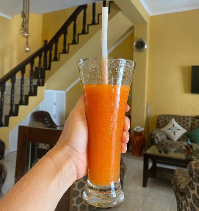 Апельсиновый сок с мякотью.