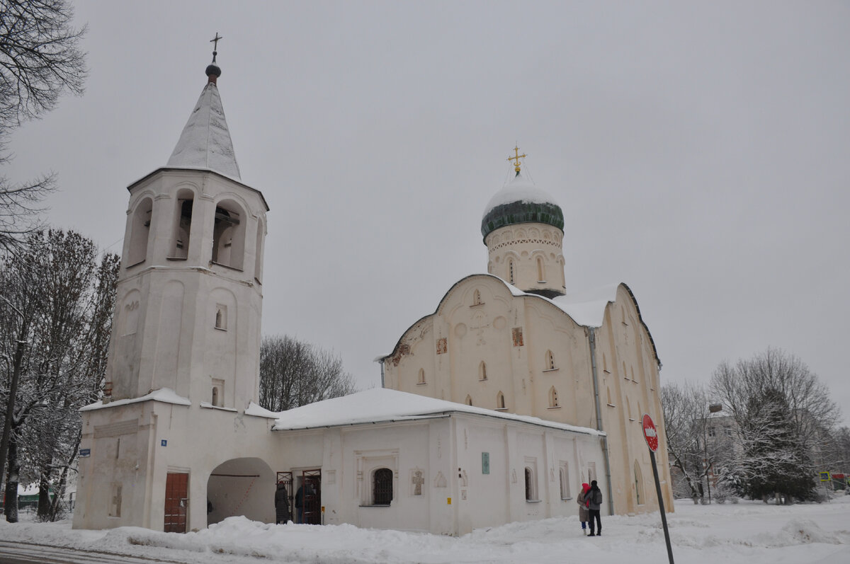 Церковь Феодора Стратилата на Ручью (XIV век).