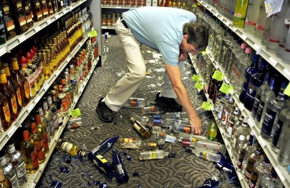 Не знаю как вы, а я несколько раз попадал в ситуацию, когда разбивал стеклянную банку и бутылку в супермаркете. Один раз по своей вине, второй по вине самого магазина.
