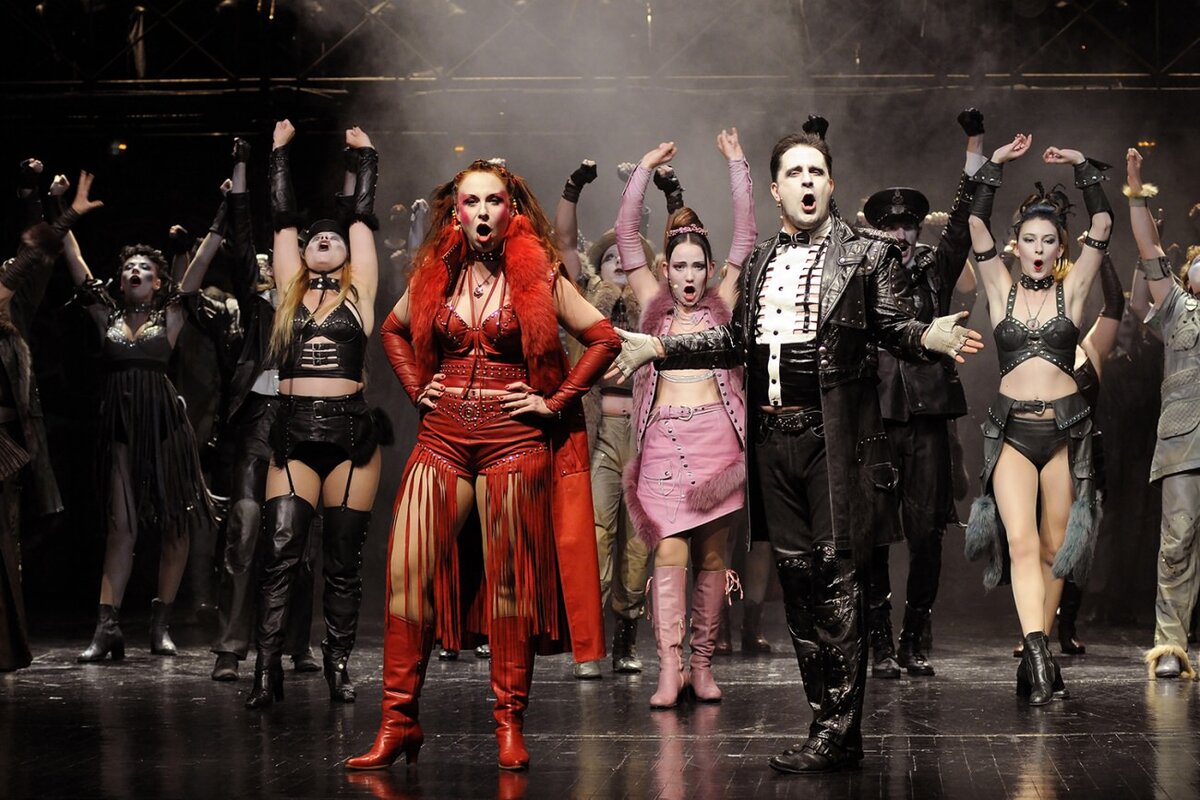 «Трехгрошовая опера» Казанского академического русского Большого драматического театра, источник Яндекс картинки