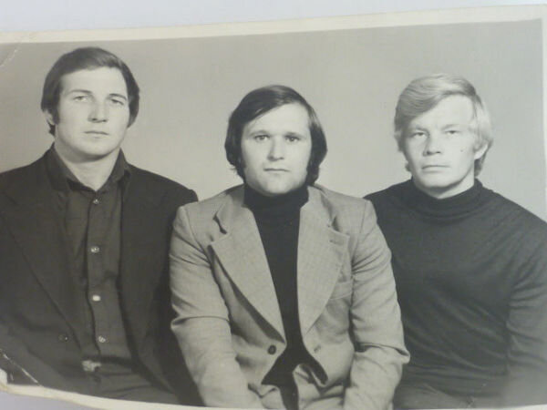 Друзья В. Андросова. Слева направо:
Плотников Валера (племянник лесника Пашина),
Кузнецов Володя (сын лесника Кузнецова),
Пашин Андрей (сын лесника Пашина)