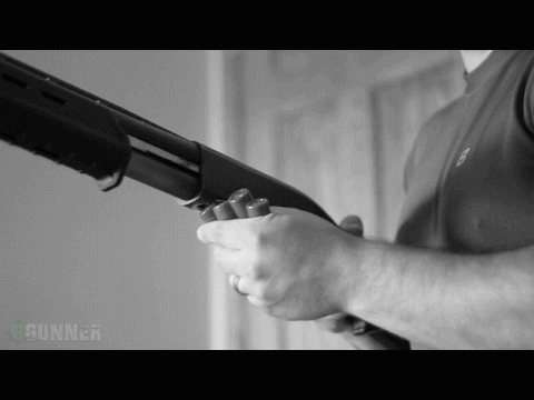 Перезарядка дробовика.